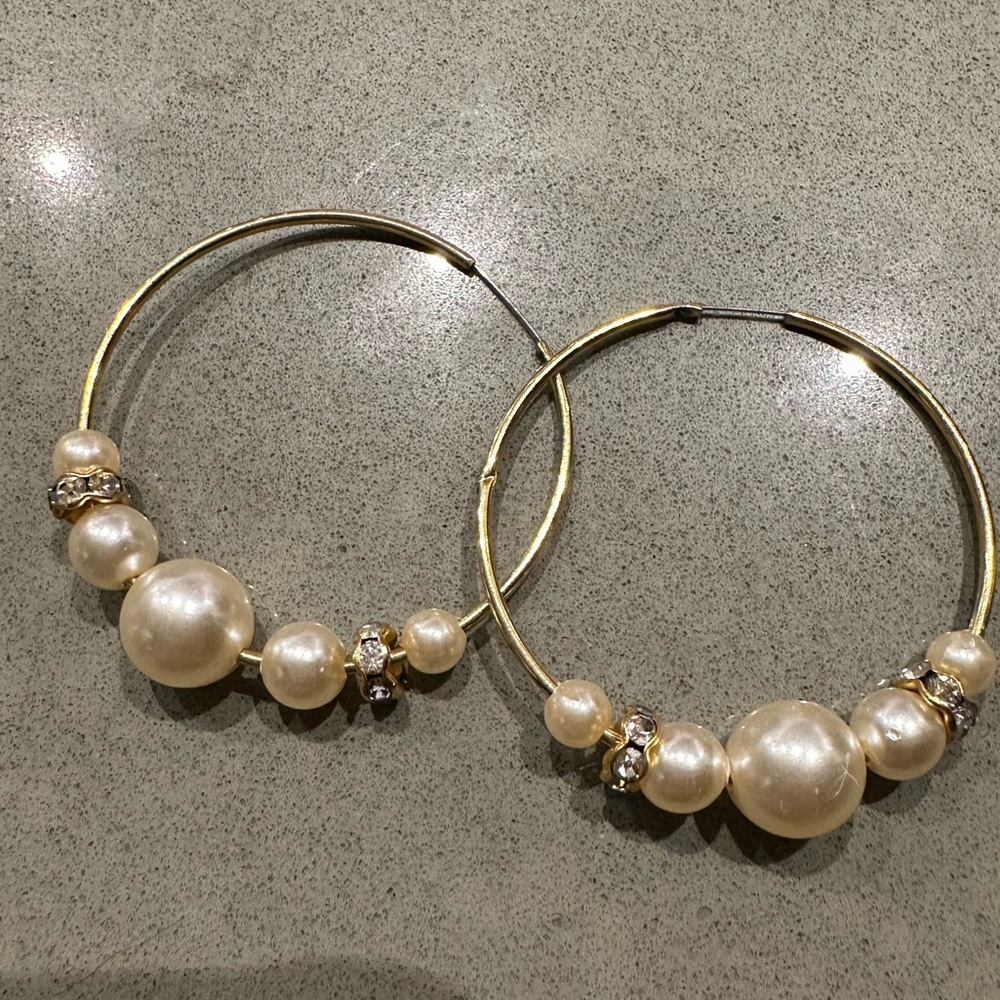 Gold hoop earrings with pearls